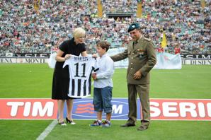 Martin Fortunato, 9 anni, figlio del capitano dei paracadutisti Antonio Fortunato caduto in un attentato a Kabul il 17 settembre del 2009