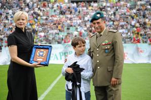 maglia del Siena a Martin Fortunato figlio del capitano morto a Kabul