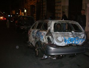 Roma violenta, auto incendiata