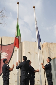 Cerimonia dell’ammainabandiera nella base di Camp Dublin, riconsegnata alle autorità irachene. (Foto a cura di NTM-I)