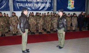 Andrea Massucci, comandante uscente, ed il colonnello Franco Trozzi, comandante subentrante.