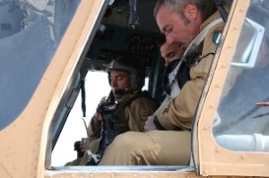 Il colonnelllo pilota Cipriano ed il suo equipaggio dell'Aeronautica Militare si preparano al decollo