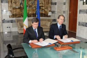 Ministro degli Esteri Giulio Terzi e il Sindaco di Roma Gianni Alemanno hanno sottoscritto oggi alla Farnesina un Protocollo di Intesa