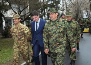 Il comandante della Kosovo Force in Serbia per gli High Level Talks