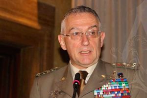Il capo di stato maggiore della Difesa, generale Claudio Graziano