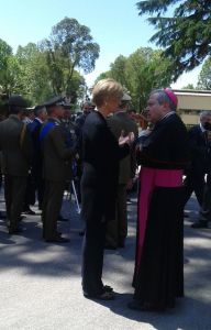 Il ministro Pinotti insieme a monsignor Marcianò Ordinario Militare per l’Italia
