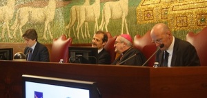 Un momento dell'incontro presso la Pontificia Università Lateranense - Da sin. prof. Volpe, direttore Massolo, Mons. Dal Covolo e dott. Giani