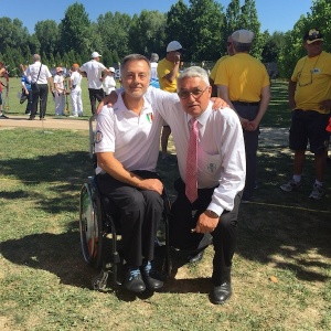 Il tenente colonnello Roberto Punzo del GSPD con il Presidente della FITARCO, Mario Scarzella